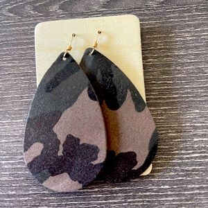 Nickel & Suede Teardrop earrings - camo